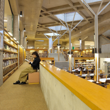 日野キャンパス図書館